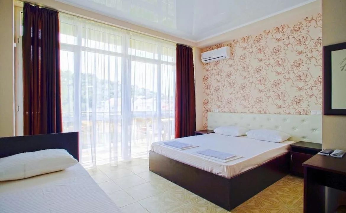 Четырехместный номер «Комфорт». Гостевой дом "Кристалл". Лазаревское Четырехместный номер «Комфорт». Гостевой дом "Кристалл". Лазаревское