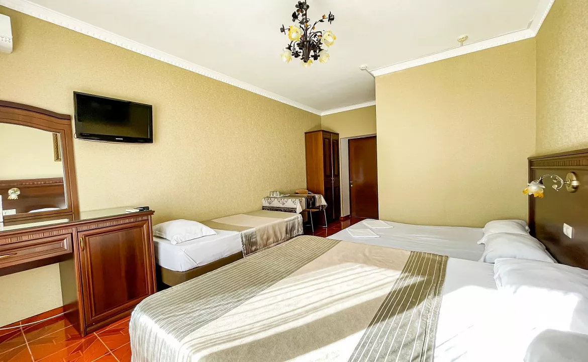 Полулюкс 5-ти местный (с балконом). Anzhelina Family Hotel. Витязево