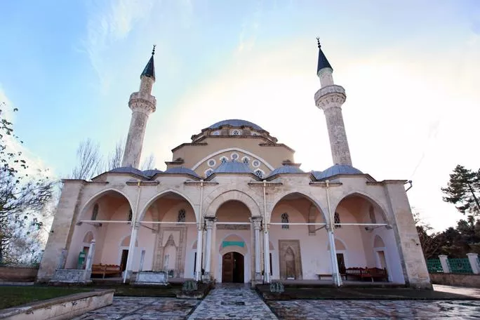 Фото мечети Джума-Джами взято с сайта: https://www.culture.ru/
