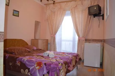 Номер 2-х местный «Розовый». Гостевой дом «Виктория» - Заозерное. Заозерное Номер 2-х местный «Розовый». Гостевой дом «Виктория» - Заозерное. Заозерное