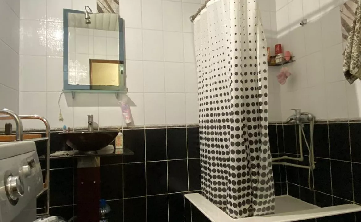 Двухкомнатная квартира под ключ. Двухкомнатная квартира у рынка . Гагра