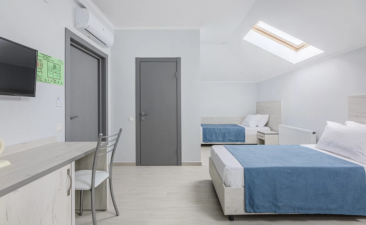 стандарт трехместный мансарда. Отель отель Авис. Криница