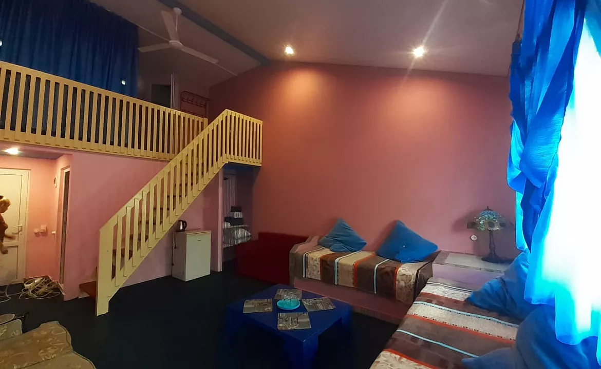 Дуплекс . "Бунгало". Пицунда