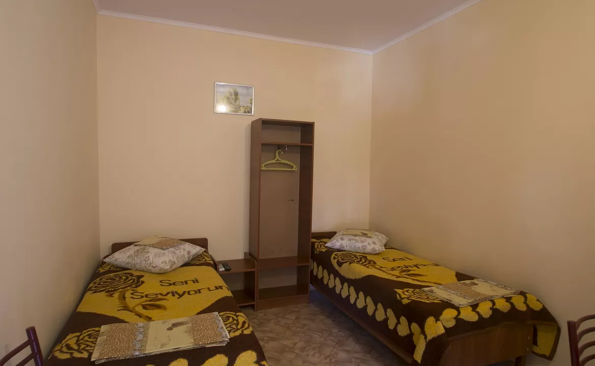 Номер 2 места скондиционером. Гостевой дом Аист. Саки Номер 2 места скондиционером. Гостевой дом Аист. Саки