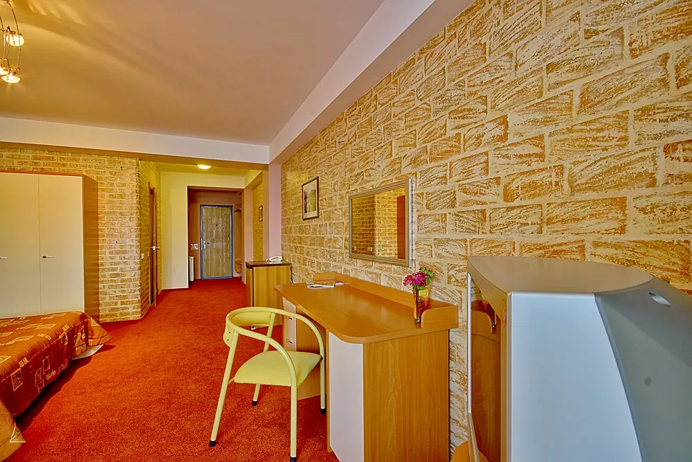 №21 КЛАССИЧЕСКИЙ ДВУХМЕСТНЫЙ НОМЕР С 1 КРОВАТЬЮ И БАЛКОНОМ. Отель «Яхт-клуб». Отрадное