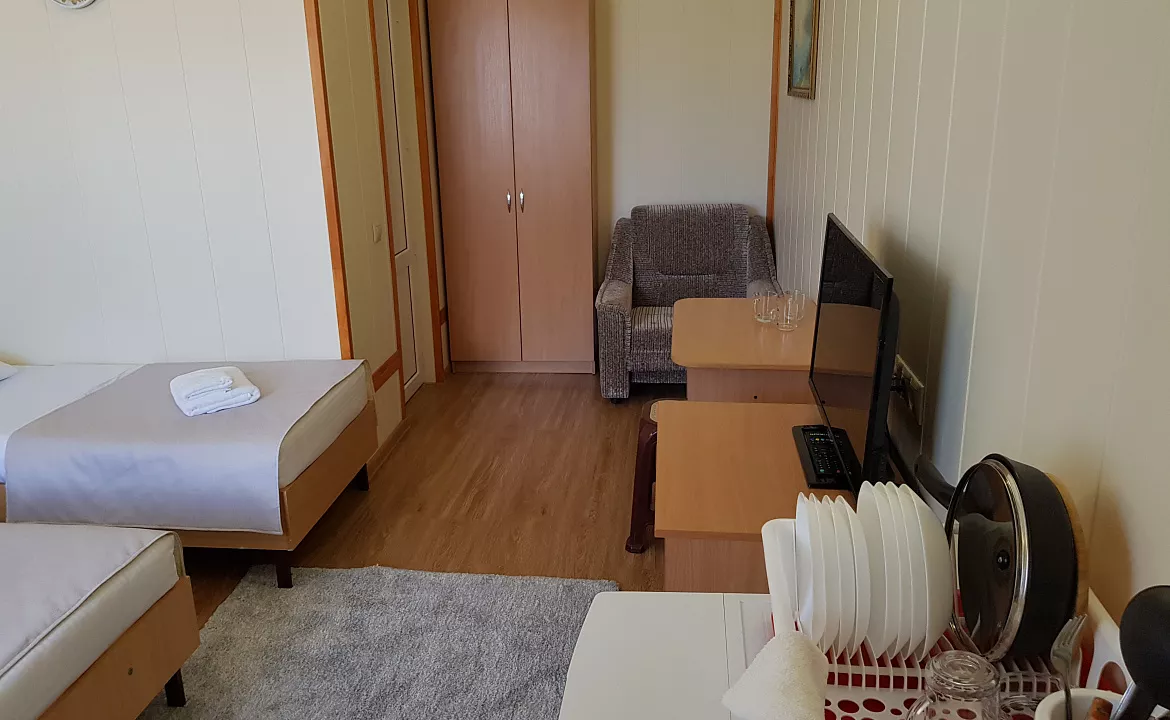 Полулюкс с общим балконом 3хместный. Отель АСТОН. Нижнее Джемете