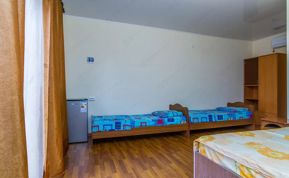 4-х местный номер Стандарт. Гостевой дом "Бриз" - Небуг. Небуг