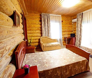 Трехместный номер с балконом. Гостевой дом ШарЛООтка. 