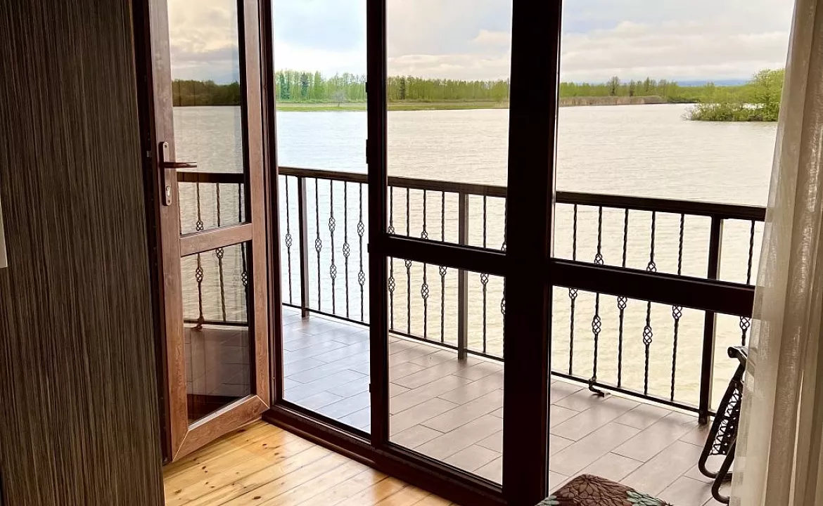 Двух этажный коттедж возле озера. База отдыха "Скурча". Сухум