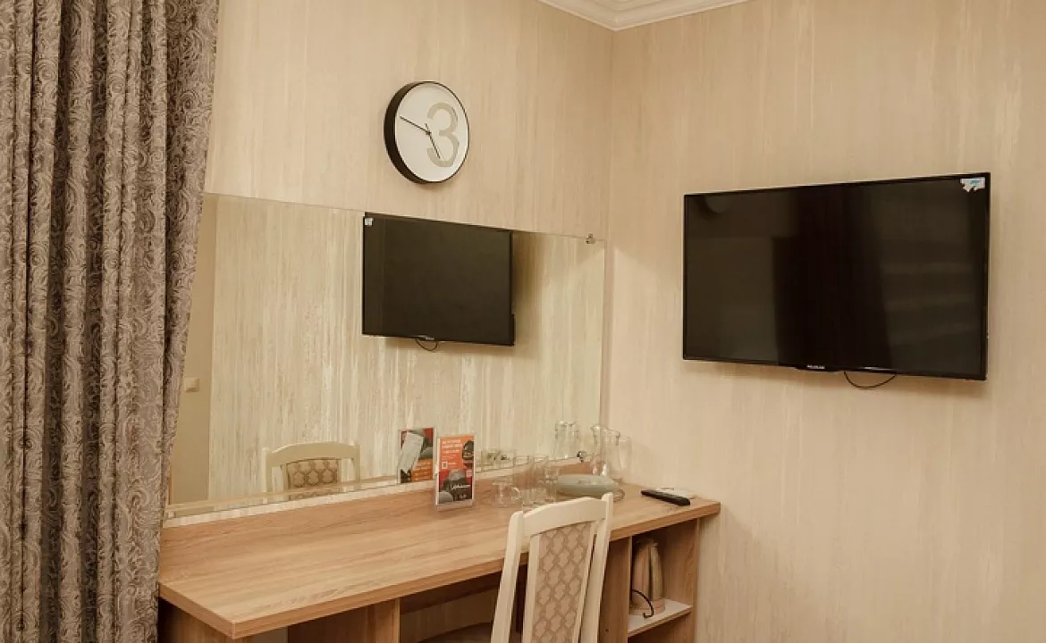 Люкс двухкомнатный с балконом. Гостевой дом Ника Премиум. Геленджик