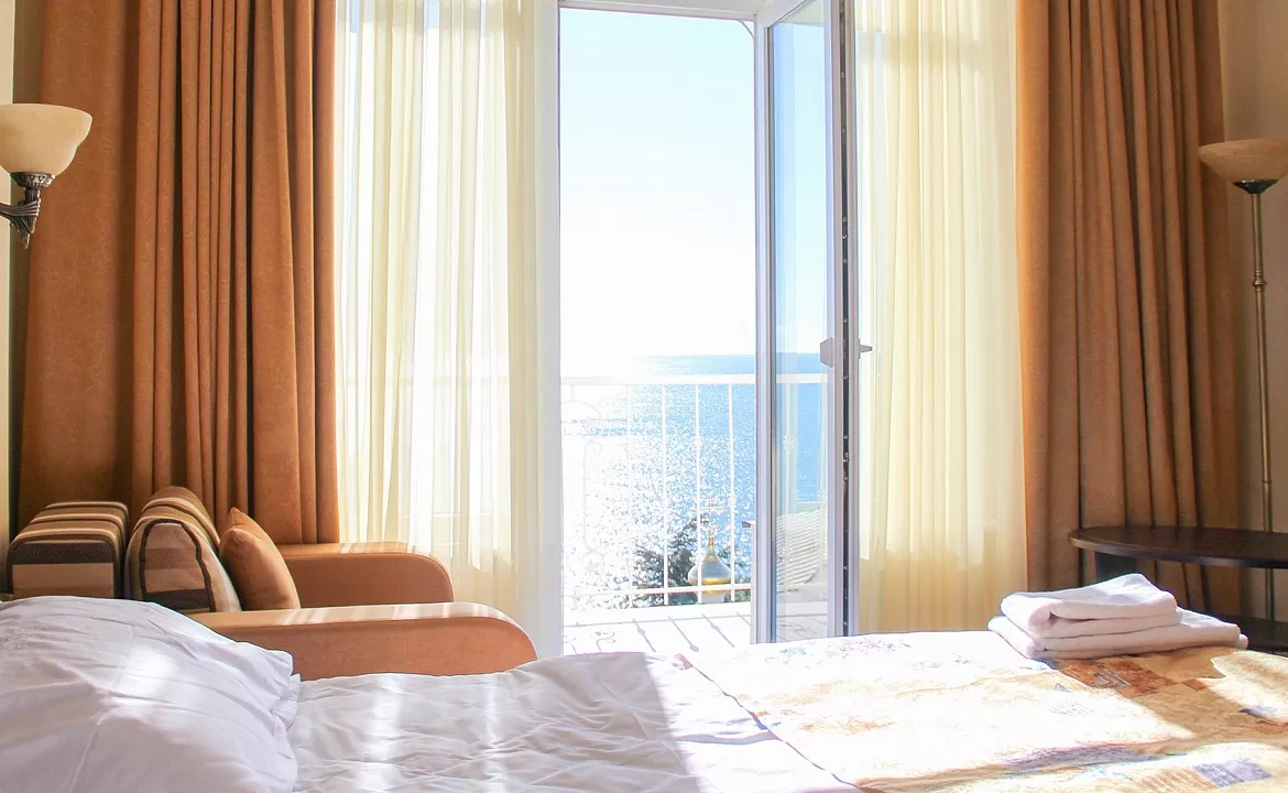 De Luxe. Отель "Бристоль". Ялта