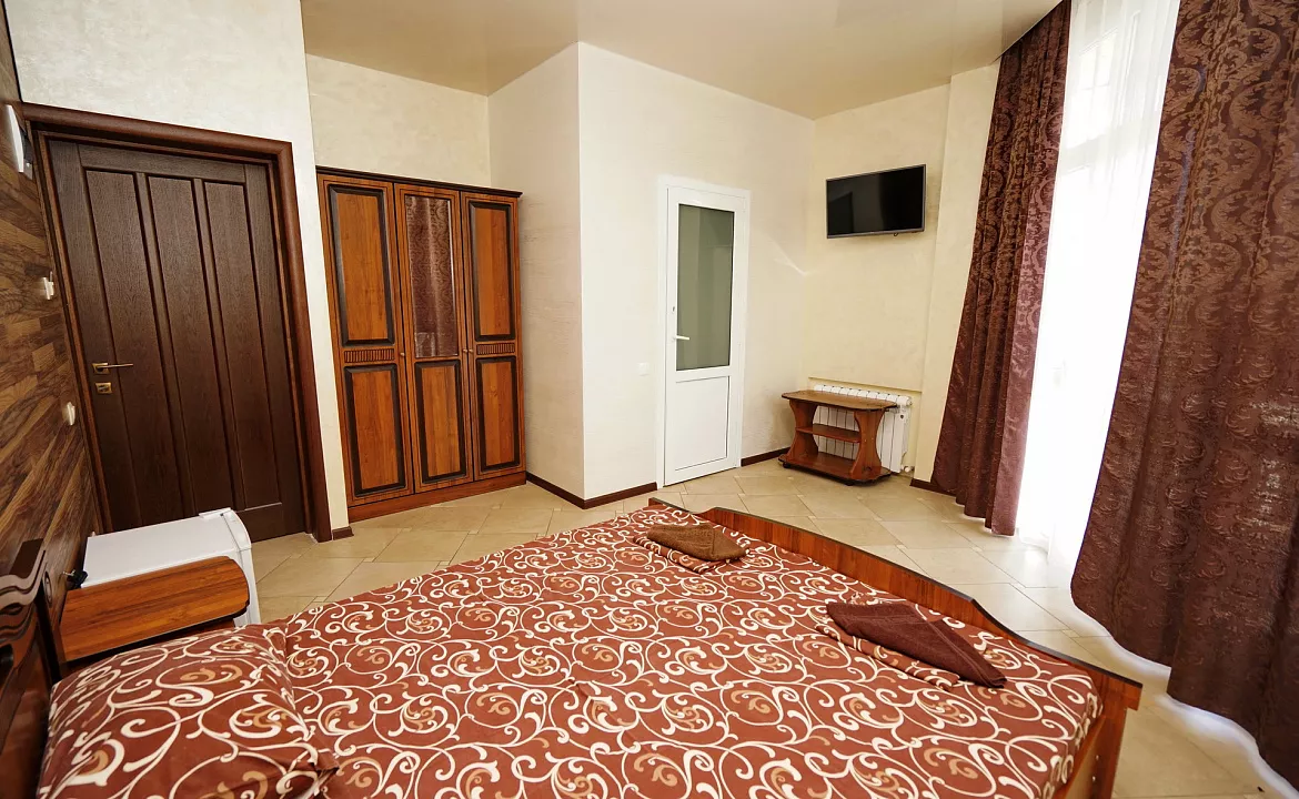 Номер на двоих с балконом . Гостевой дом Эвелина - Лазаревское. Лазаревское