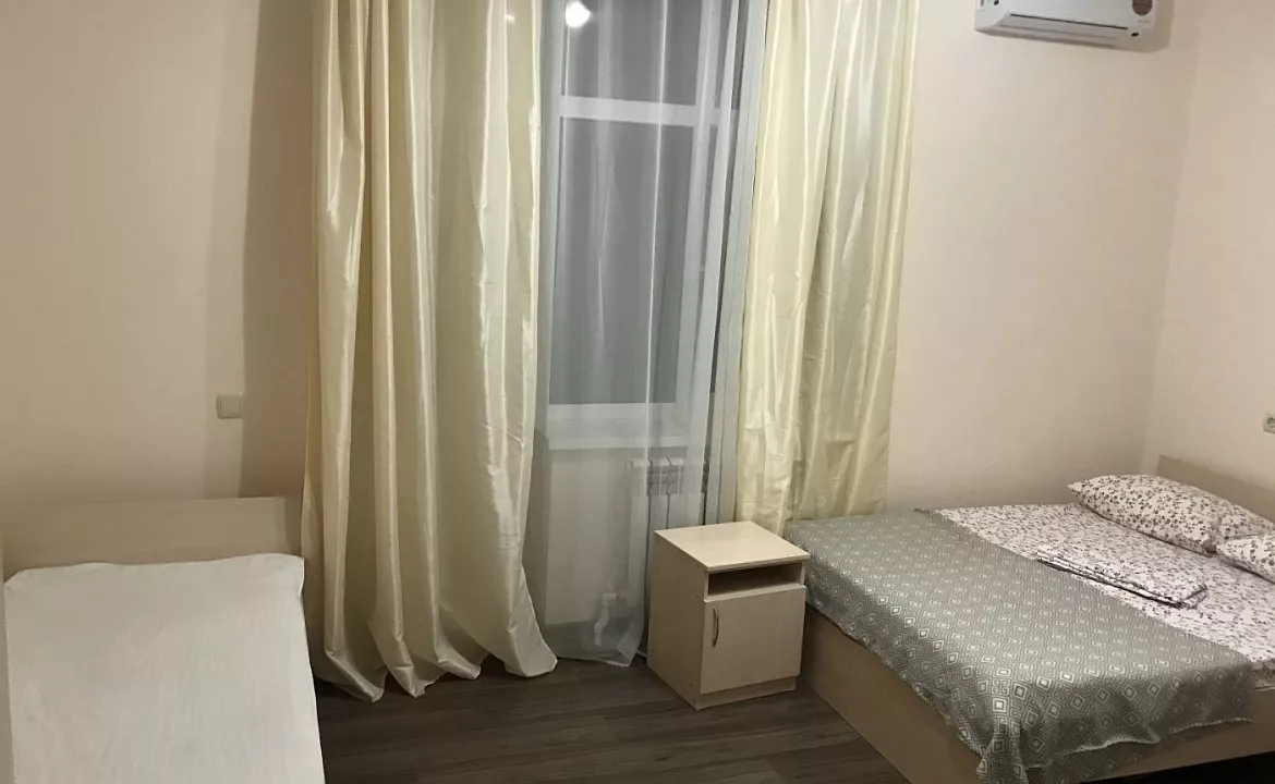 Трёхместный номер с балконом. Частный гостевой дом На Колхозной . Геленджик