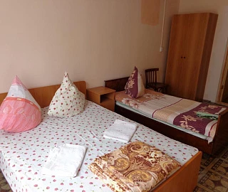 Номер 2-Х,3-х,4-х местные. Частный сектор Приморская 2 в Пицунде.  Номер 2-Х,3-х,4-х местные. Частный сектор Приморская 2 в Пицунде.