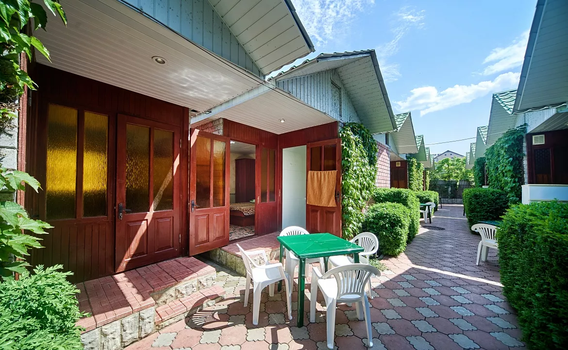 Дом эконом класса. Гостевой дом «Парадиз». Симферополь