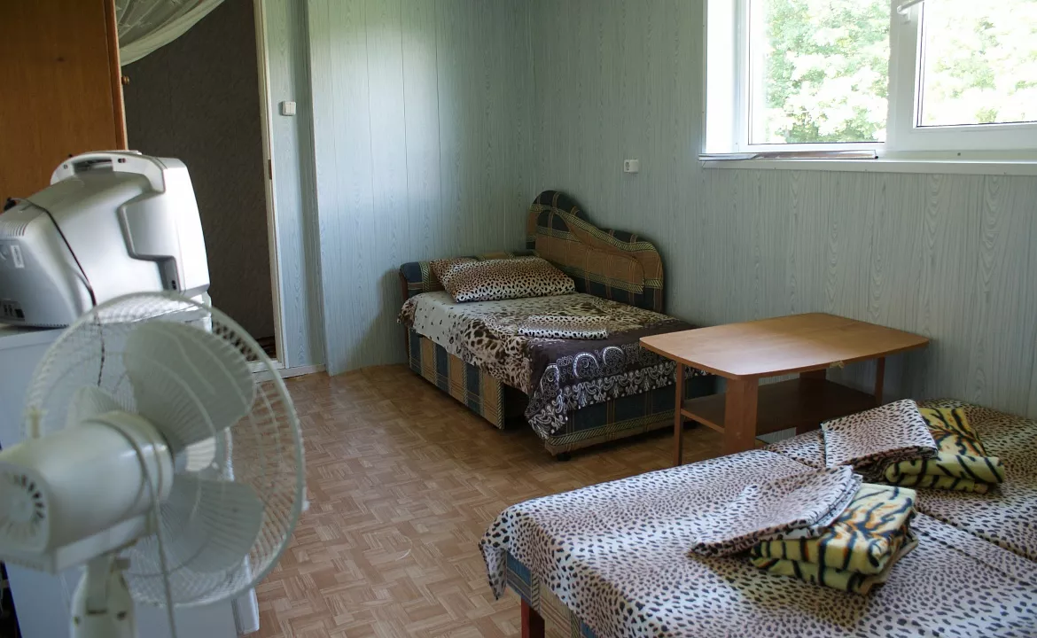 Трехместный номер. Гостевой дом "В гостях у Людмилы". Туапсе Трехместный номер. Гостевой дом "В гостях у Людмилы". Туапсе