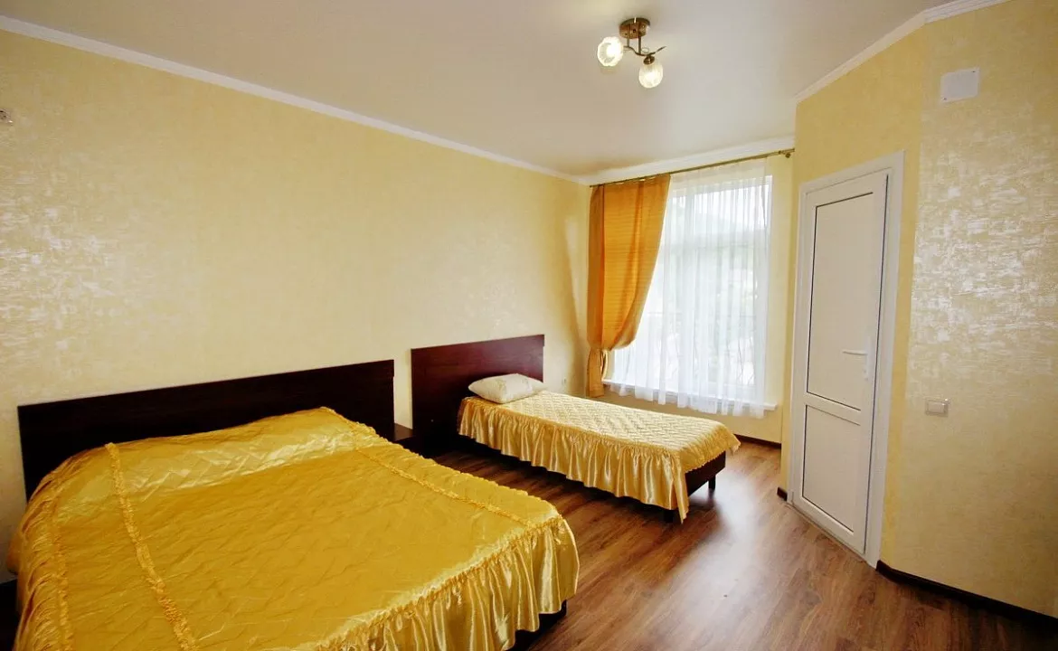 3-МЕСТНЫЙ НОМЕР СТАНДАРТ. Гостевой дом "Лето". Лазаревское 3-МЕСТНЫЙ НОМЕР СТАНДАРТ. Гостевой дом "Лето". Лазаревское