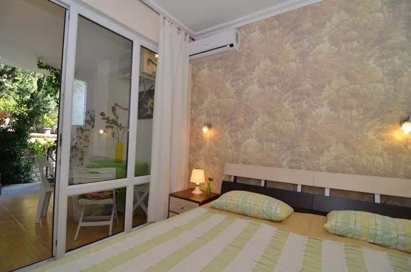 2-КОМНАТНЫЙ НОМЕР С КУХНЕЙ. Пансионат "Вилла-Луиза". Рыбачье