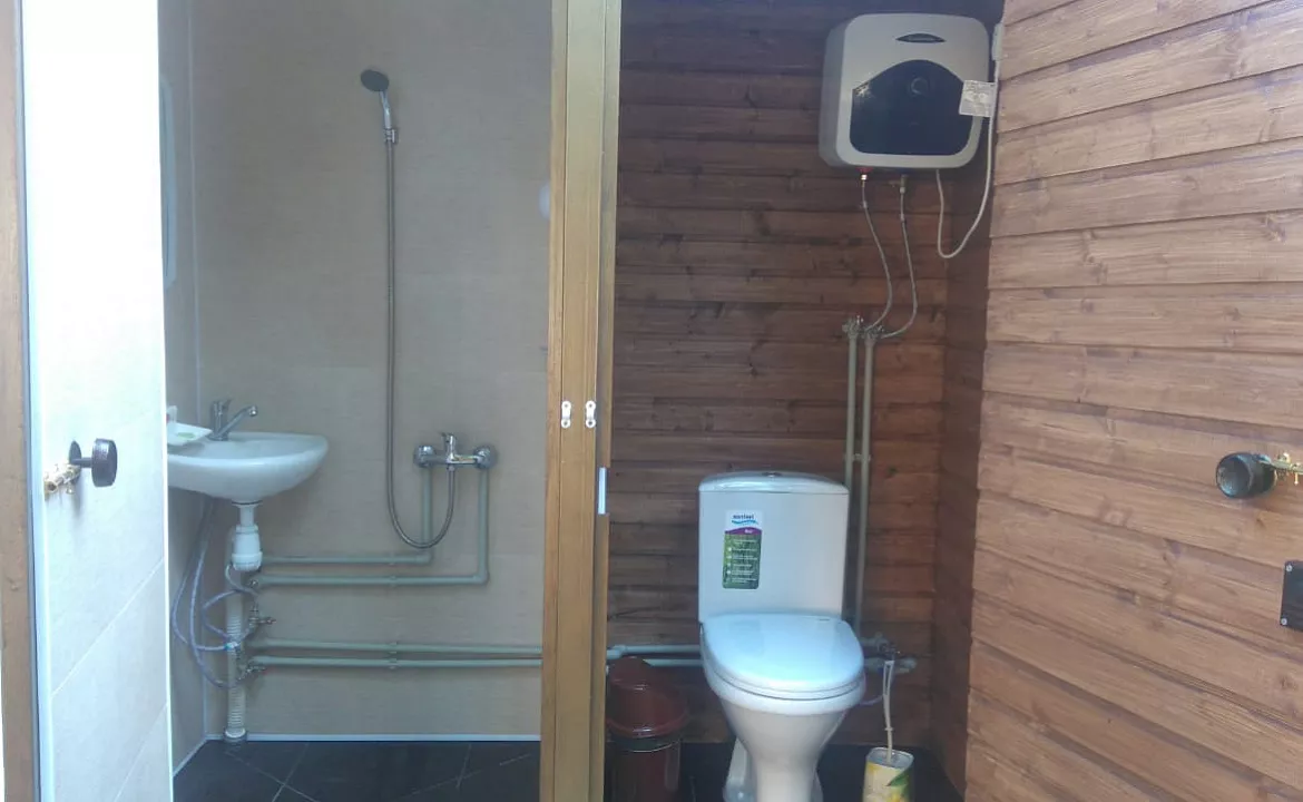 2-х местный номер с индивидуальным санузлом на этаже. Гостевой дом "Эко отдых в срубе". Лазаревское 2-х местный номер с индивидуальным санузлом на этаже. Гостевой дом "Эко отдых в срубе". Лазаревское