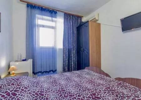 Двухместный полулюкс 1 и 2 этаж. Гостиница "Алекс". Витязево