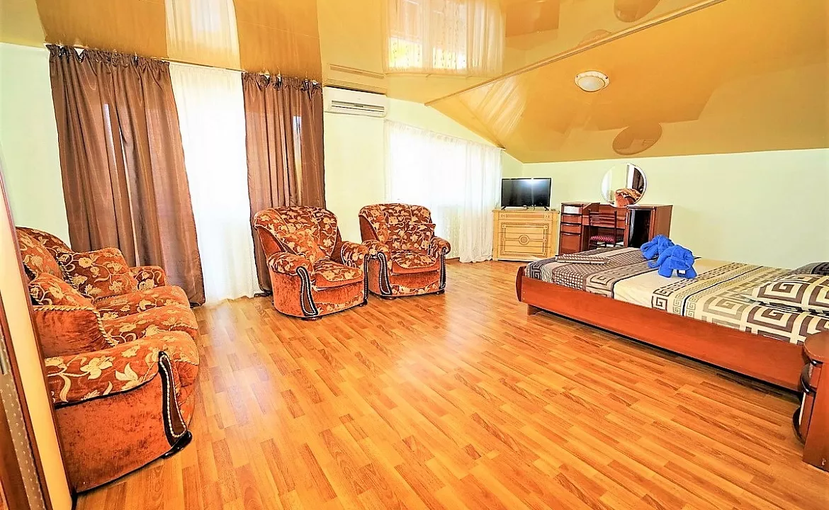 4-х  местный номер люкс с кухней и балконом. Гостевой дом "Лазурит". Лазаревское