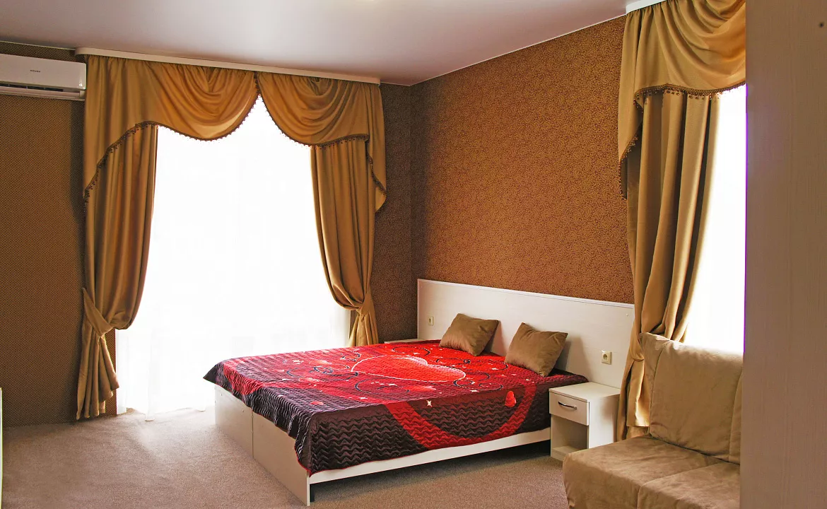 Апартаменты на 4-х человек с балконом. Гостевой дом "МЕЛИС". Дивноморское