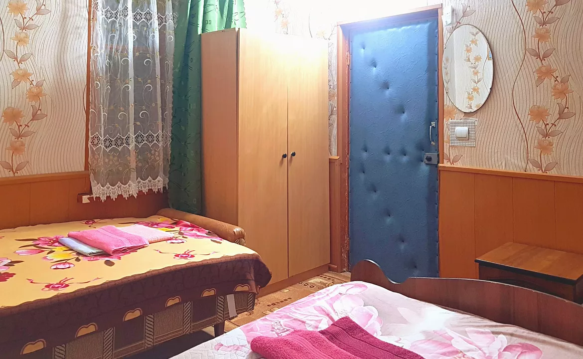 Отдельный домик для 3−4 человек с кухней внутри. Гостевой дом “Galina”. Саки Отдельный домик для 3−4 человек с кухней внутри. Гостевой дом “Galina”. Саки