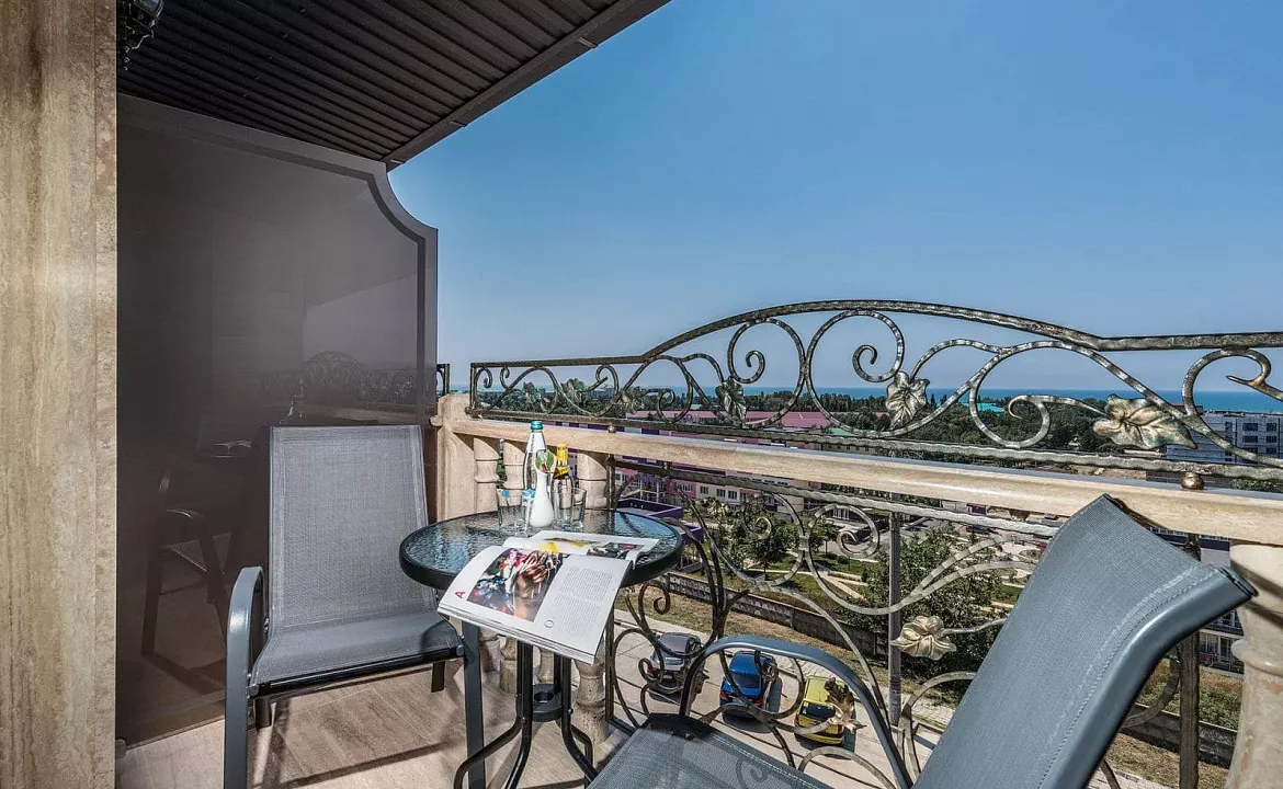 Стандарт с балконом. Бутик- отель "Репин" . Витязево