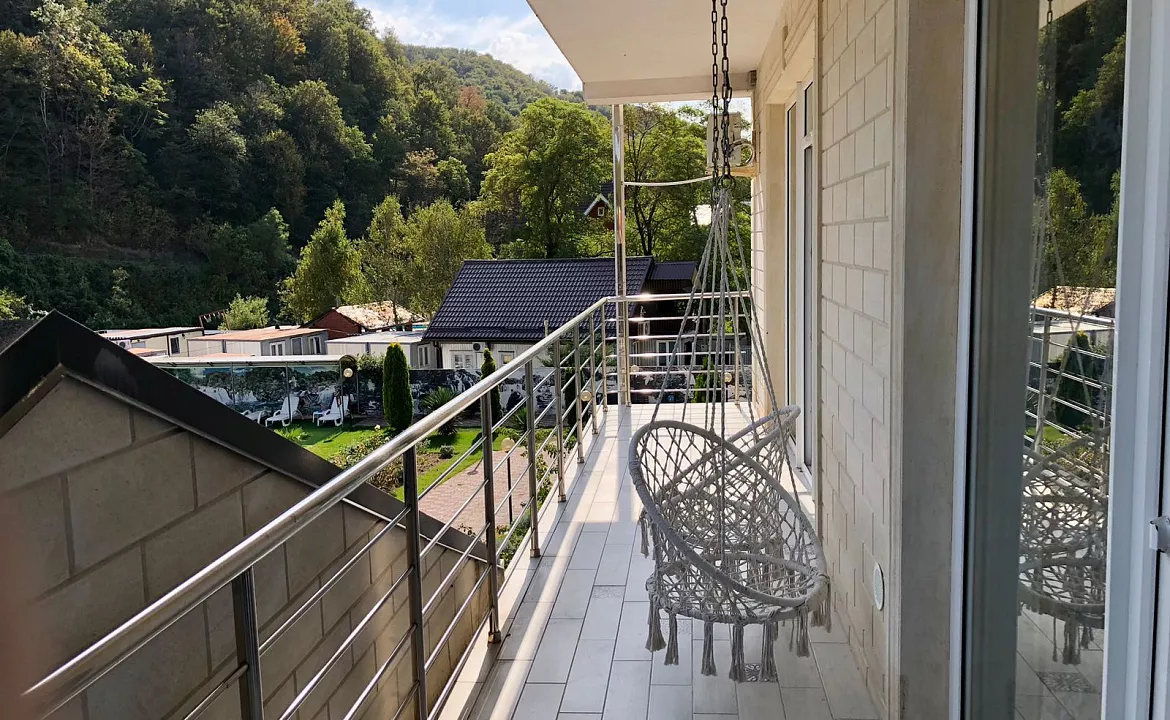 Двухкомнатный Супер Люкс с балконом вид на горы. Отель "РЕВЮ". Агой