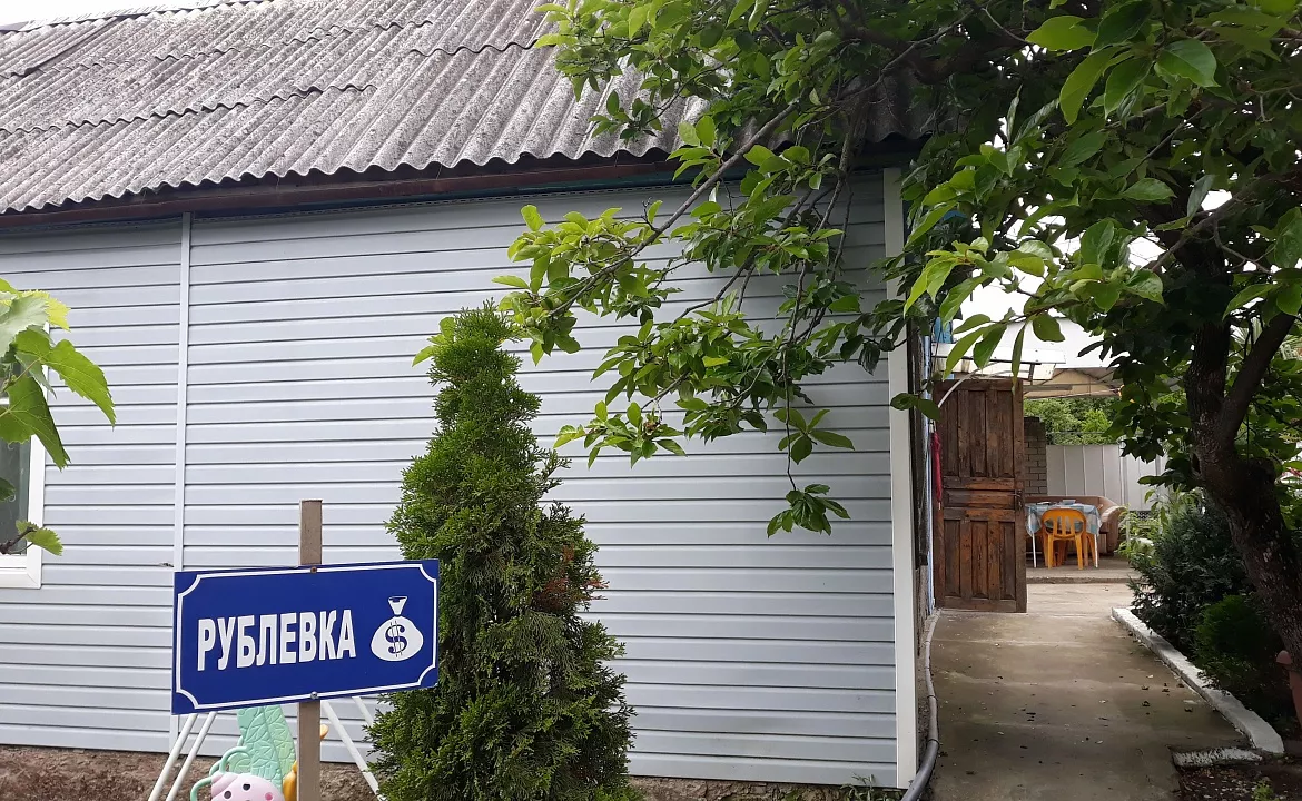 Отдельно стоящий домик с кухней, для 6-ти человек.. Гостевой дом "Галина" . Вишневка Отдельно стоящий домик с кухней, для 6-ти человек.. Гостевой дом "Галина" . Вишневка