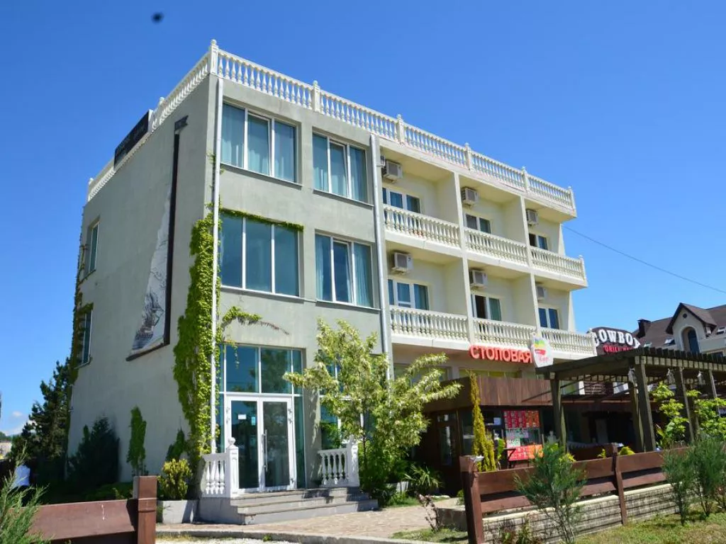 . Гостиница "Парус" . Адлер