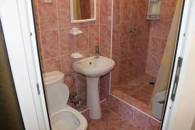 3-Х МЕСТНЫЙ НОМЕР С УДОБСТВАМИ. Гостевой дом "У Александра" . Лазаревское