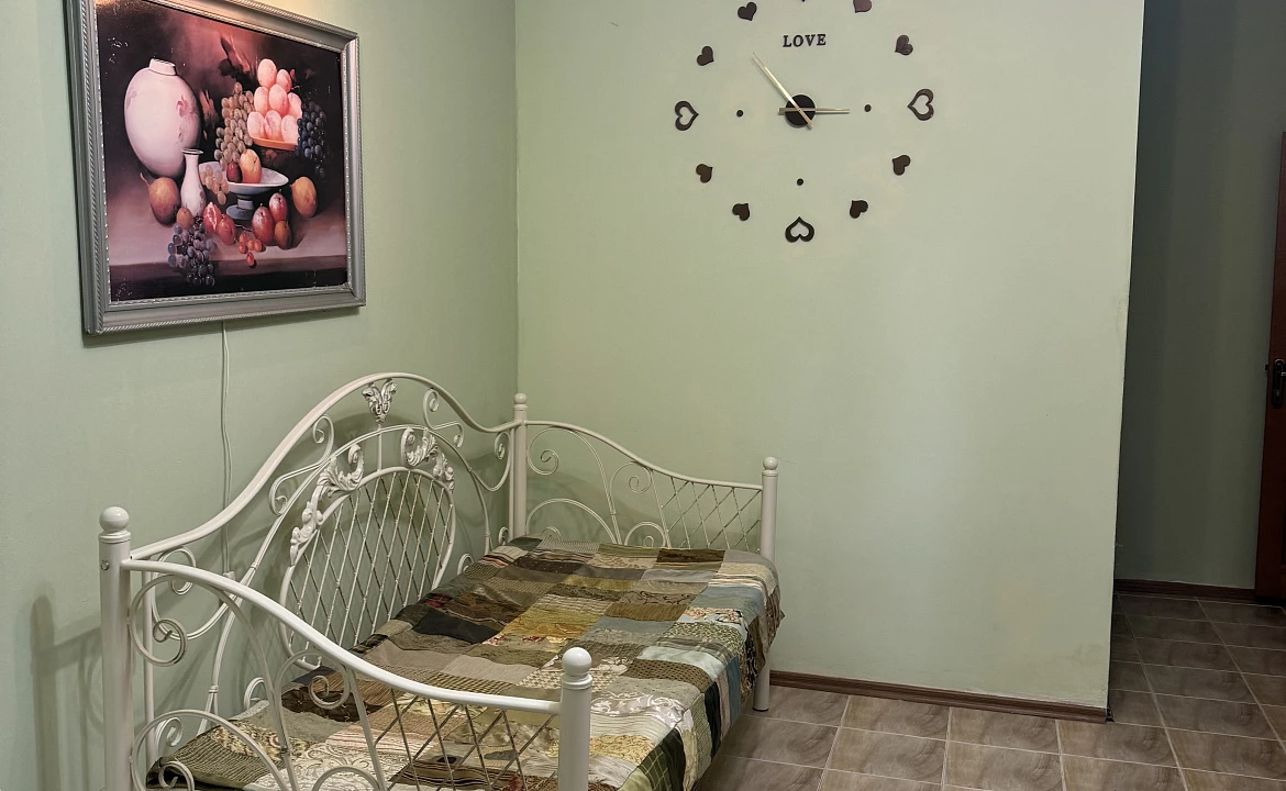 Семейный 3-х комнатный 1 этаж. Гостевой дом "Пантера". Гагра