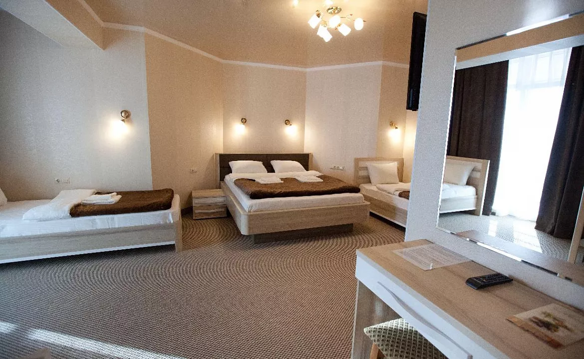 4-х местный стандарт. Гостиница  № 56 Семейный **. Симферополь