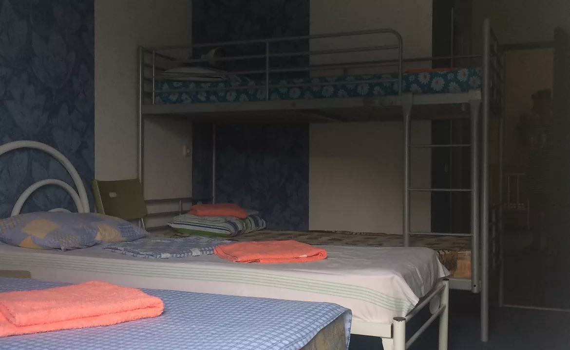 Четырехместный с видом  на горы верхний этаж. Гостиница "Парадиз". Ольгинка