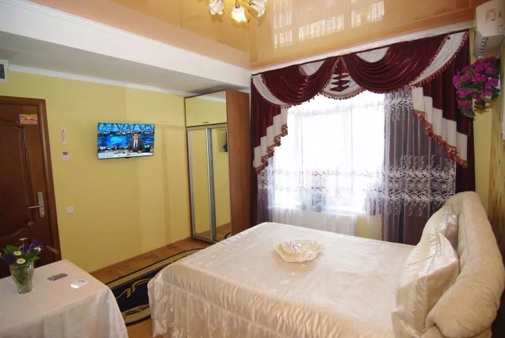 Комфорт 2-х местный без балкона( Комната № 1). Частный гостевой дом у Ярославовны. Алушта