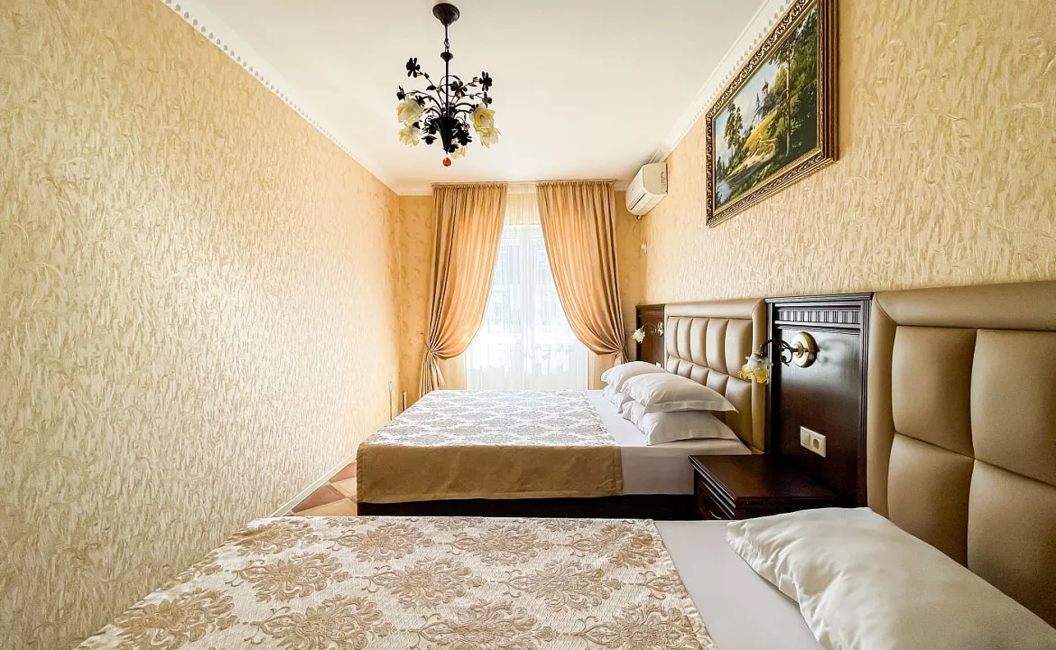 Люкс 2-х комнатный (большой) с балконом. Anzhelina Family Hotel. Витязево