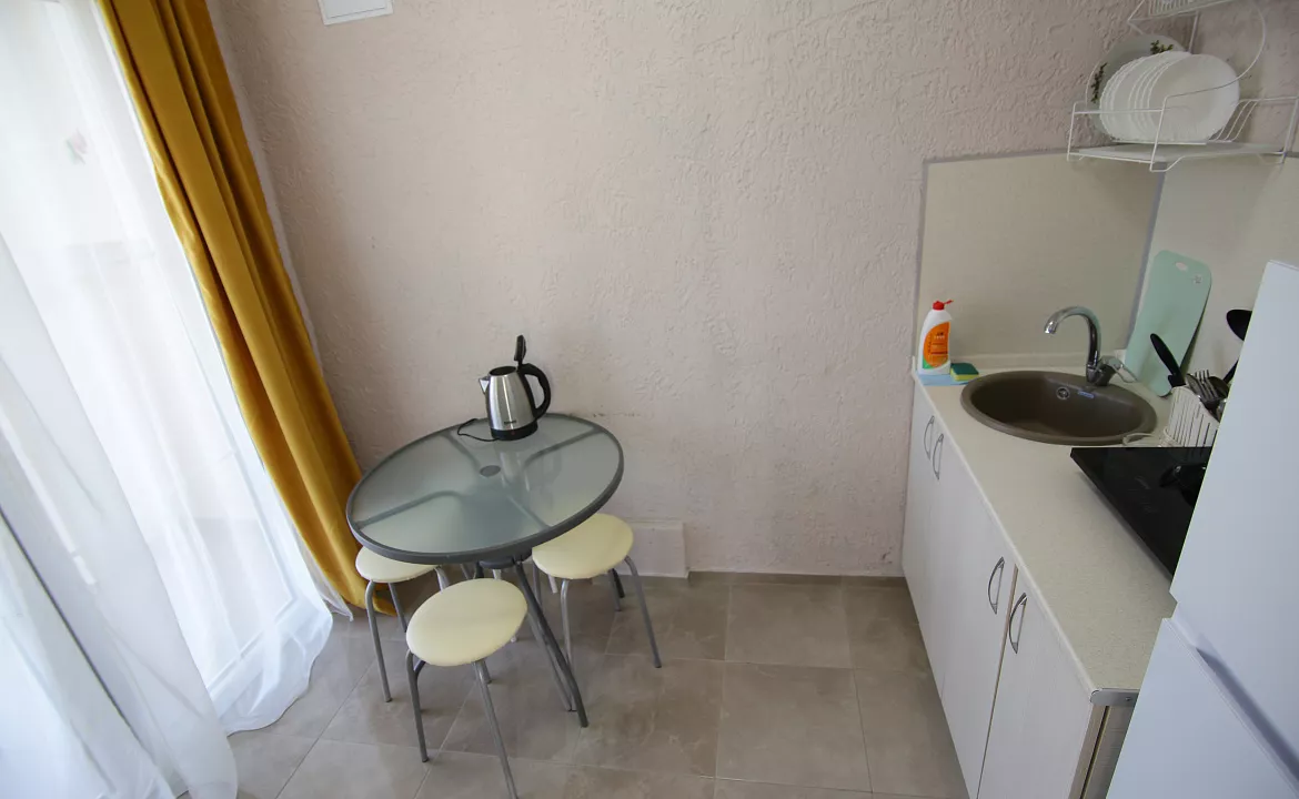 Апартаменты на 4-х человек с балконом. Гостевой дом "МЕЛИС". Дивноморское