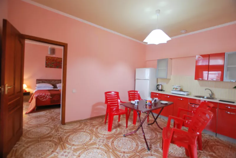 Домик 3 с кухней. Частная усадьба "Дом Роз". Заозерное