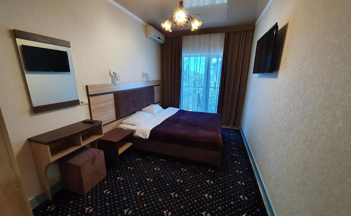 Люкс двухкомнатный . Гостиница  № 56 Семейный **. Симферополь