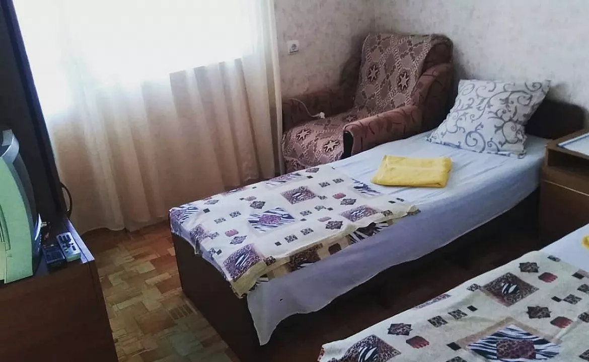 4-х местный с удобствами в номере. Гостевой дом Светлана на Алычевом. Лоо 4-х местный с удобствами в номере. Гостевой дом Светлана на Алычевом. Лоо