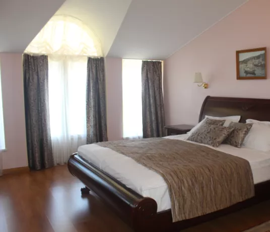 Номер «Янтарный». Отель "Перелётные птицы". Алупка