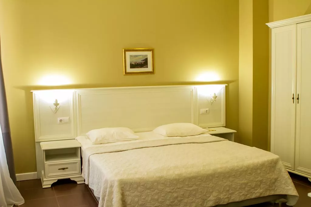 Улучшенный двухместный без балкона. Отель «Абаата». Гагра