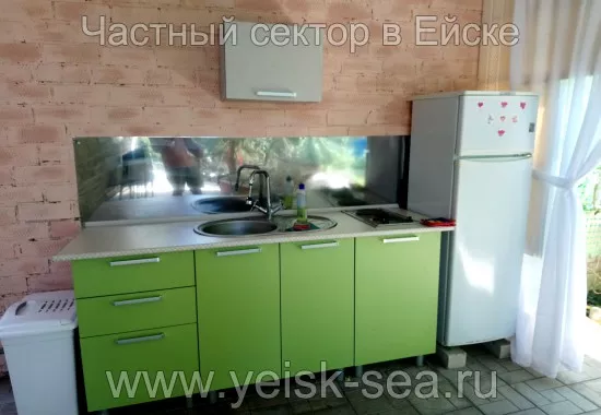 Отдельный дом на 4 человека. Гостевой дом на Кропоткина 39. Ейск