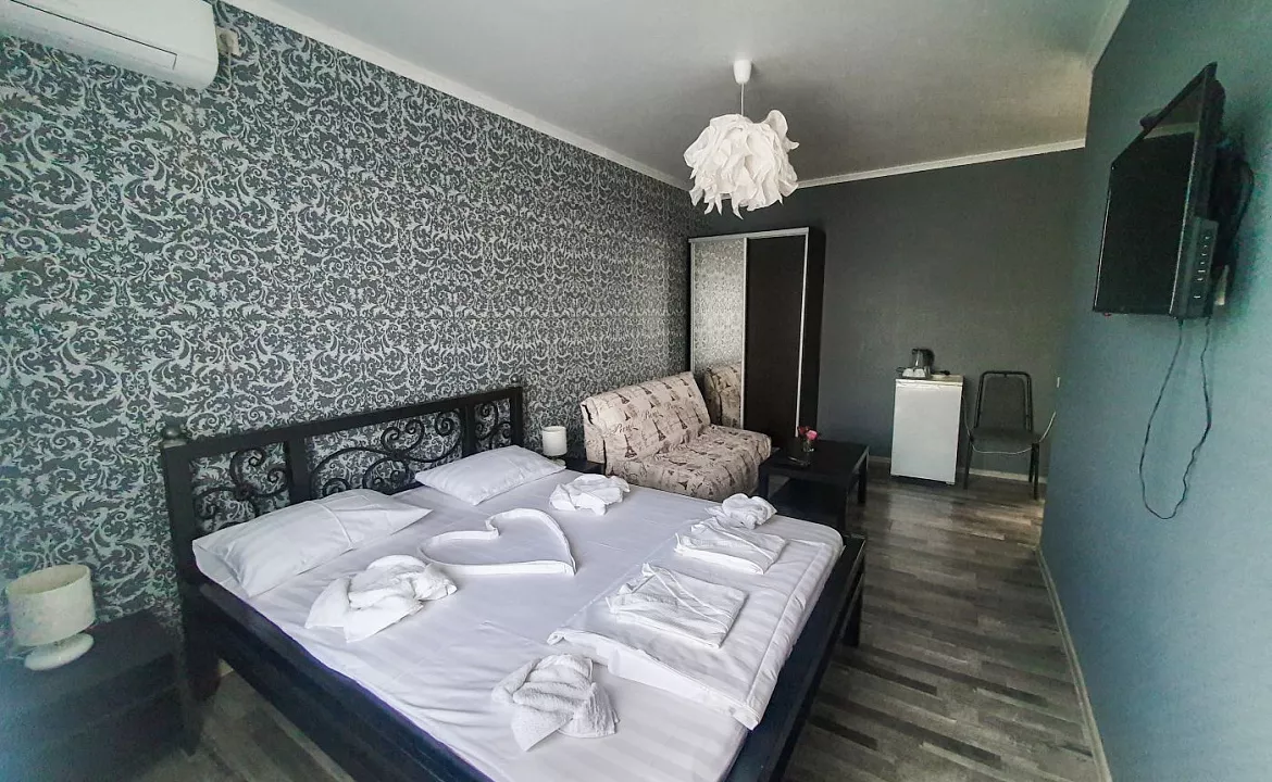 Комфорт двухместный с балконом (1 этаж). Отель SkyTerra park hotel . Новый Афон Комфорт двухместный с балконом (1 этаж). Отель SkyTerra park hotel . Новый Афон