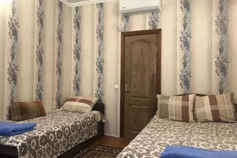 Двухместный с 2-х спальной кроватью и доп. местом. Гостевой дом «Первомай». Алушта Двухместный с 2-х спальной кроватью и доп. местом. Гостевой дом «Первомай». Алушта