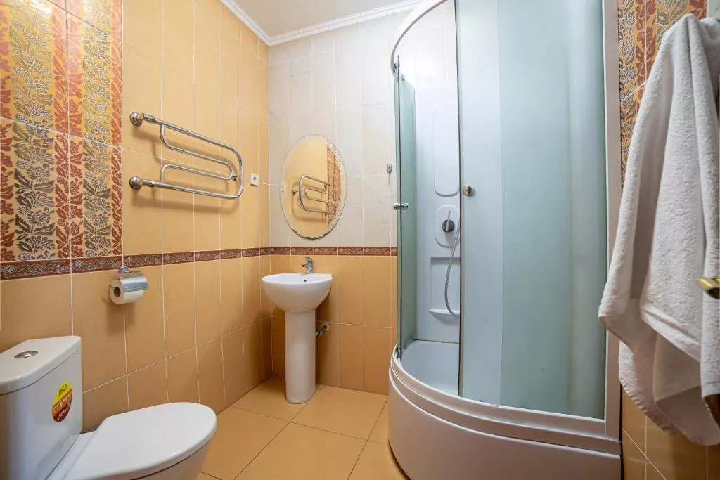 Четырехместный номер с балконом. Отель Атмосфера. Кабардинка Четырехместный номер с балконом. Отель Атмосфера. Кабардинка