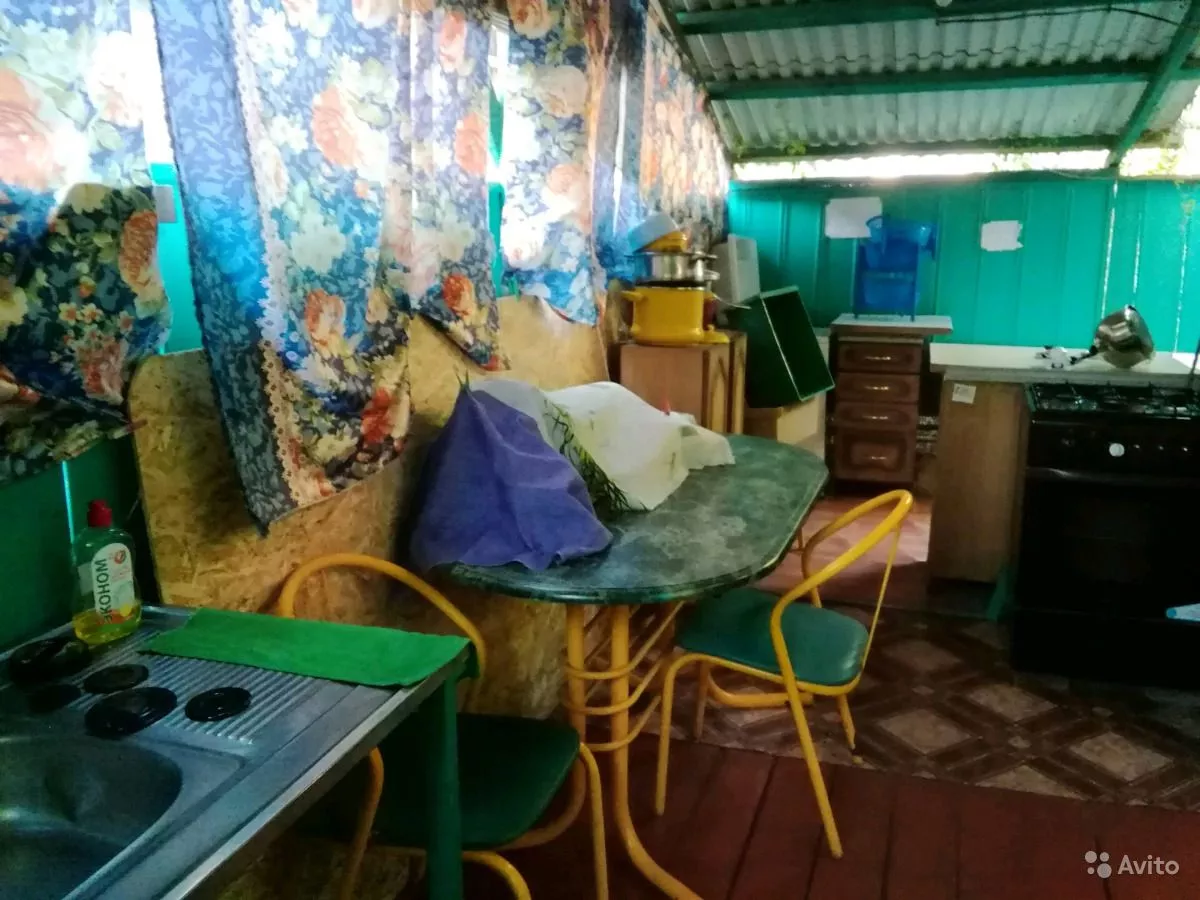 . Квартира в многоквартирном доме Комната 14 м² в 4-к, 1/1 эт.. Ейск