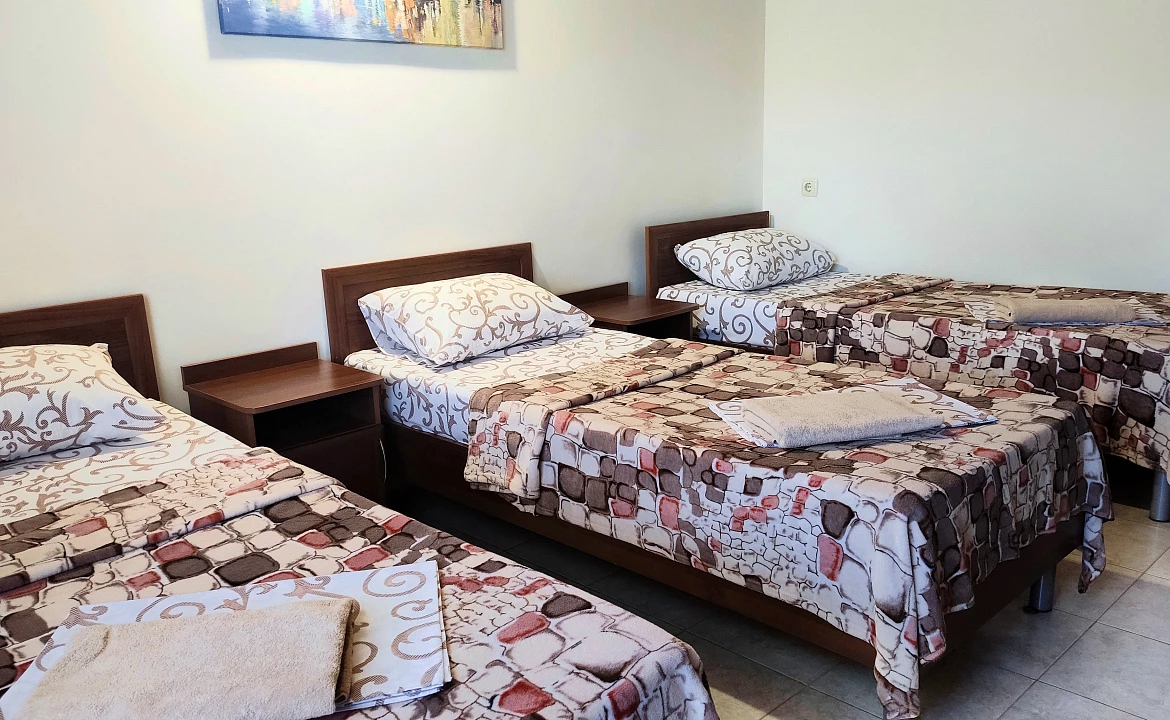 Трехместный с удобствами и балконом. Кровати раздельные. Гостевой дом "Одиссей" - Кабардинка. Кабардинка Трехместный с удобствами и балконом. Кровати раздельные. Гостевой дом "Одиссей" - Кабардинка. Кабардинка