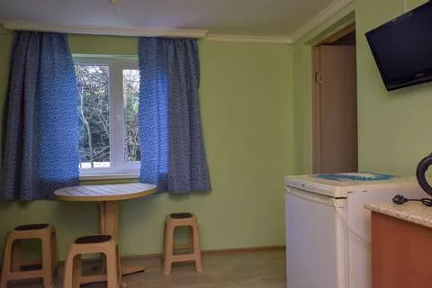 Двухкомнатные номера с удобствами и личной кухней. База отдыха "Платан". Лазаревское Двухкомнатные номера с удобствами и личной кухней. База отдыха "Платан". Лазаревское